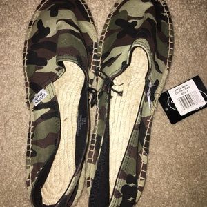 NEW camo Steve Madden flats “Mylie”
